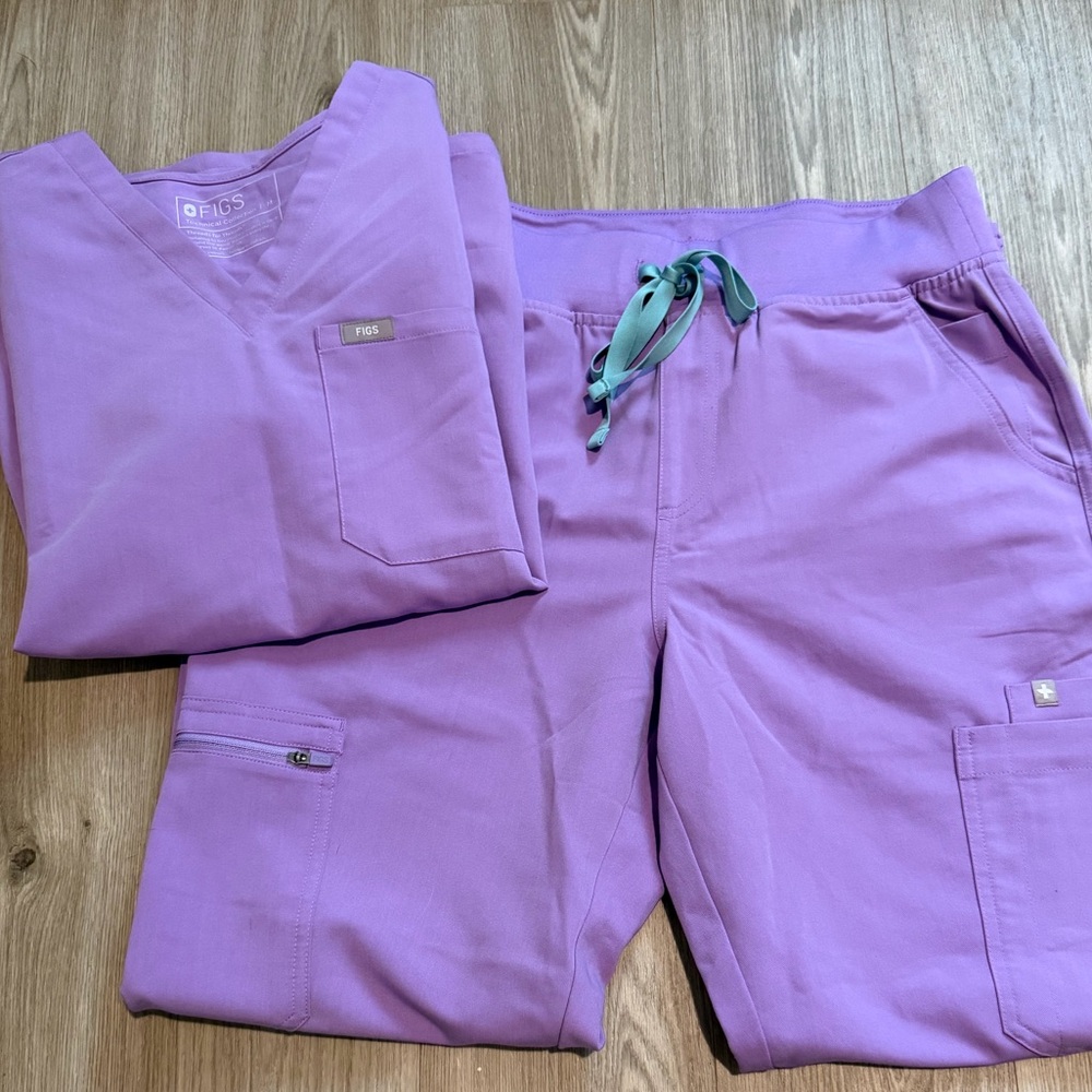 Figs - Women’s Lavender Scrub Set